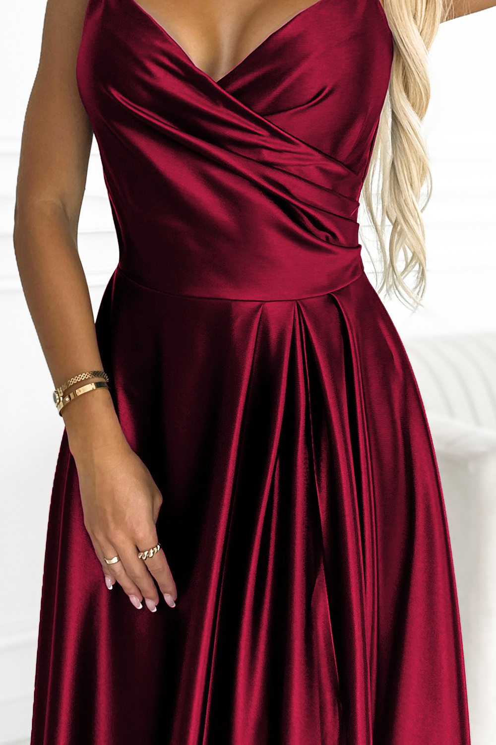 299-13 CHIARA elegancka maxi długa satynowa suknia na ramiączkach - BORDOWA - obrazek 6