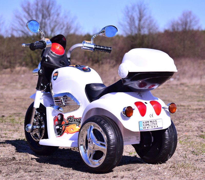 MOTOR CHOPPER STRIKE Z KUFERKIEM, KOGUTEM I POLICYJNYMI DŹWIĘKAMI/TR1508B - obrazek 4