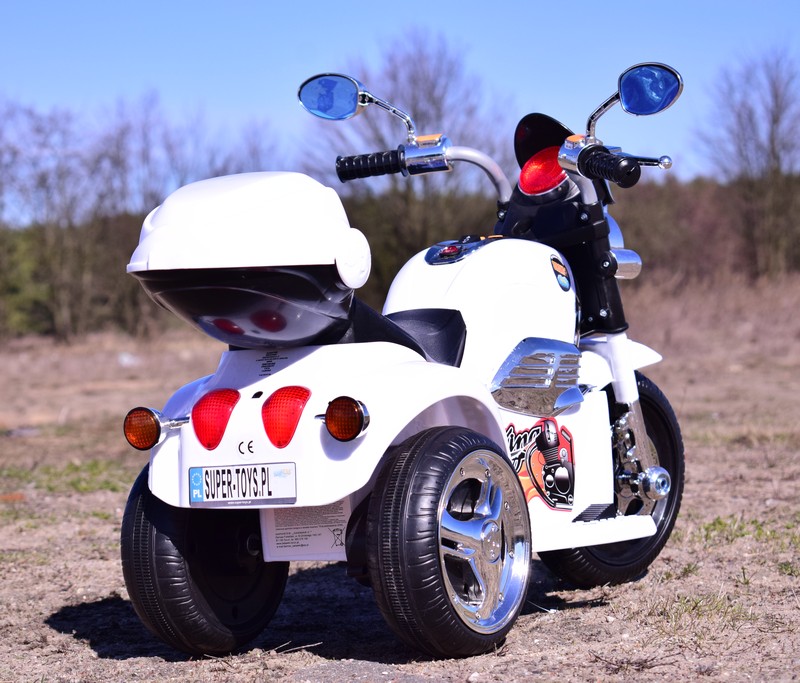 MOTOR CHOPPER STRIKE Z KUFERKIEM, KOGUTEM I POLICYJNYMI DŹWIĘKAMI/TR1508B - obrazek 5