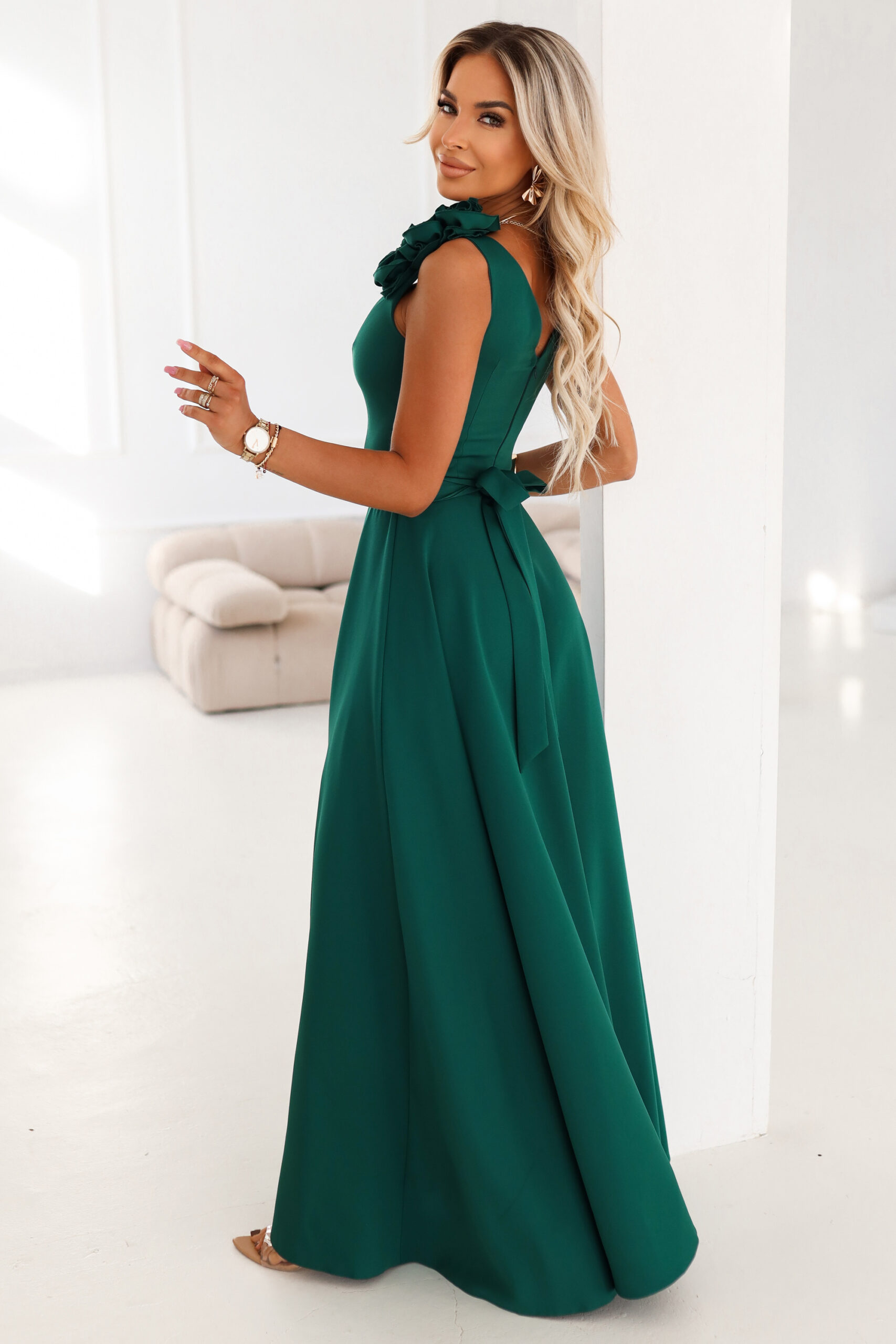 643-1 Elegancka wieczorowa suknia maxi z rozcięciem i różami - butelkowa zieleń - obrazek 3