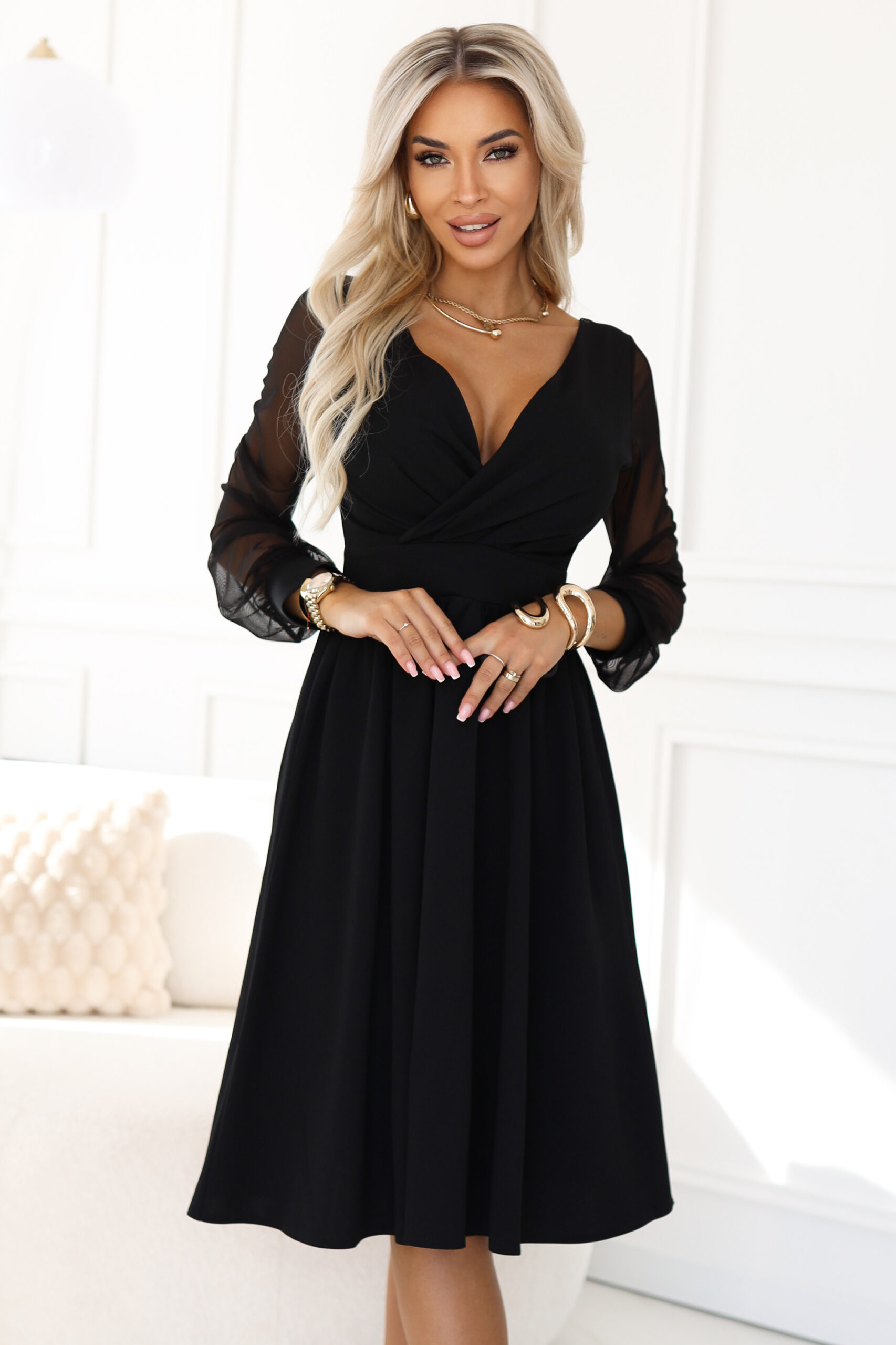 657-1 Elegancka sukienka midi z kopertowym dekoltem i tiulowymi rękawami - czarna