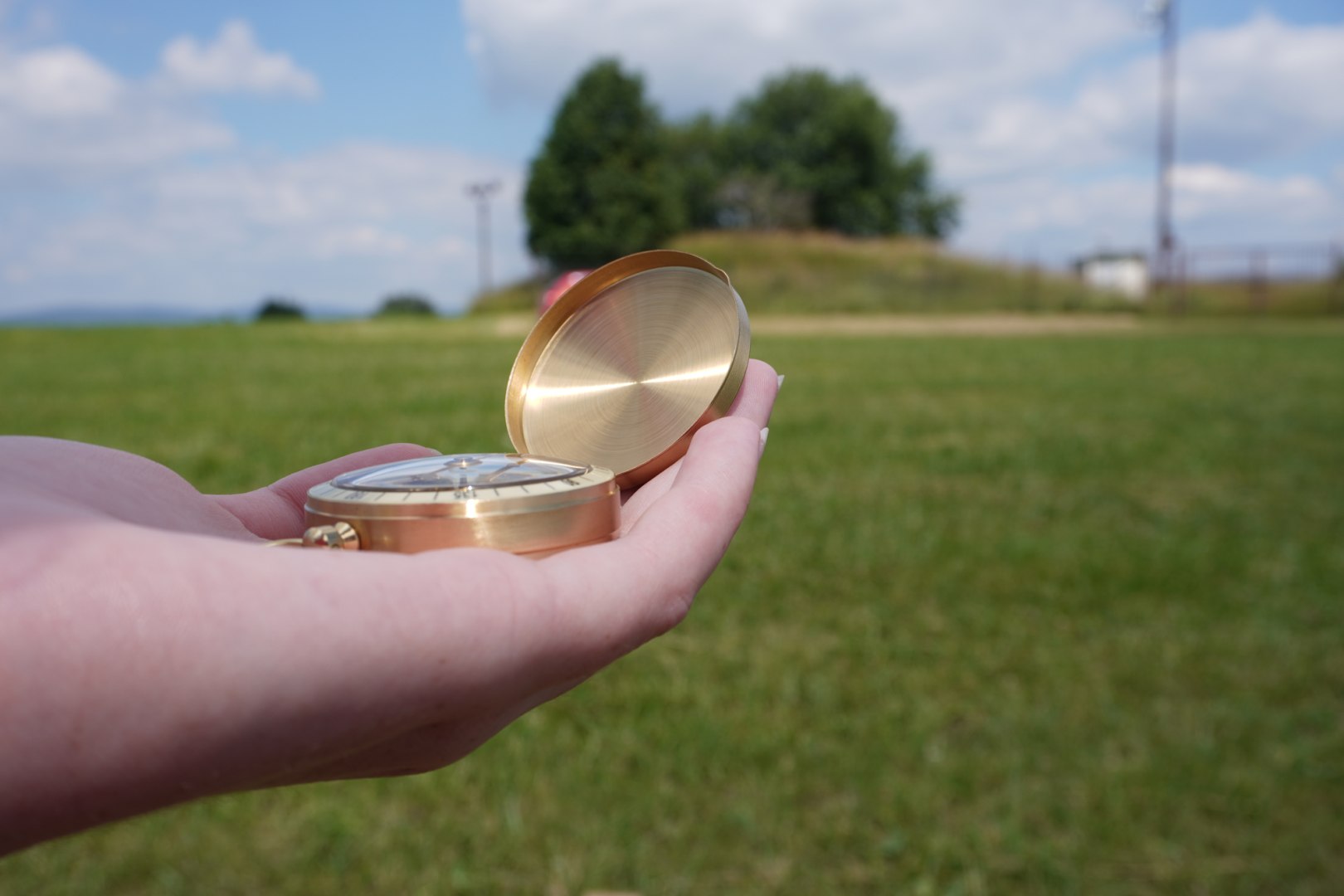 Klasyczny Duży Kompas w Metalowej Obudowie Klasyczny KUBISPORT - obrazek 4
