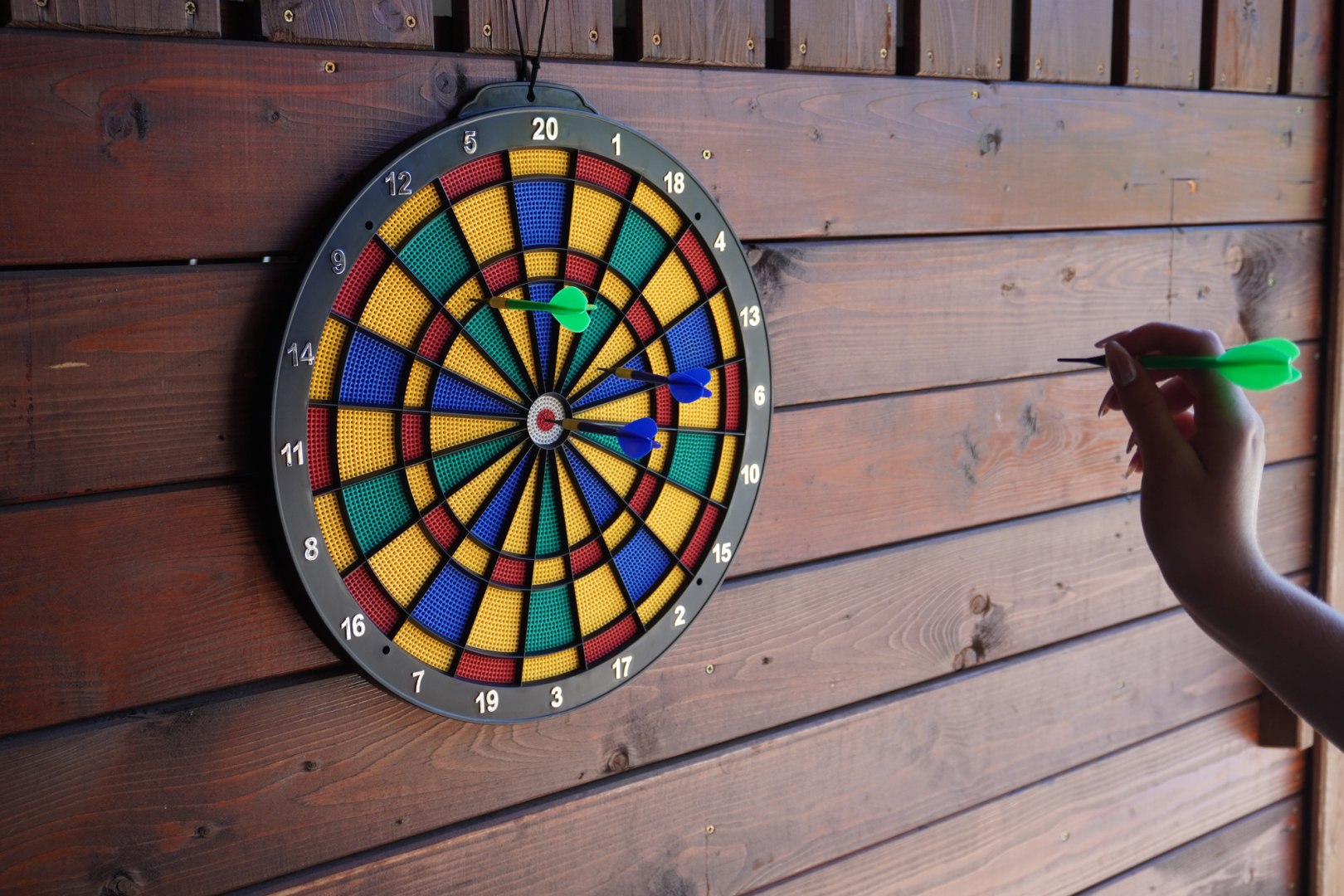 Zestaw Tarcza Soft Perforowana Dart Gra w Rzutki Lotki KUBISPORT 45 cm - obrazek 4