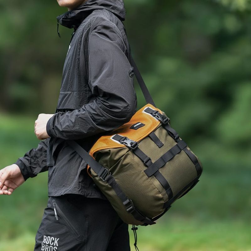 Torba rowerowa Rockbros W019 na kierownicę 13,5-24L - zielono-pomarańczowa - obrazek 4